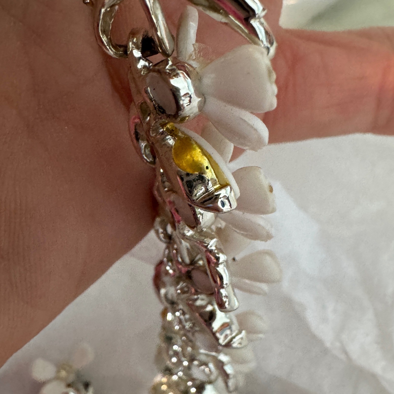Vintage Lisner White Flower Rhinestone Choker Necklace Silver Tone 16.5″