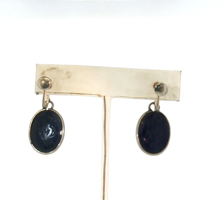 Stunning Vintage Gold Tone Dark Blue Scarab Oval Hinged Screw Back Earrings