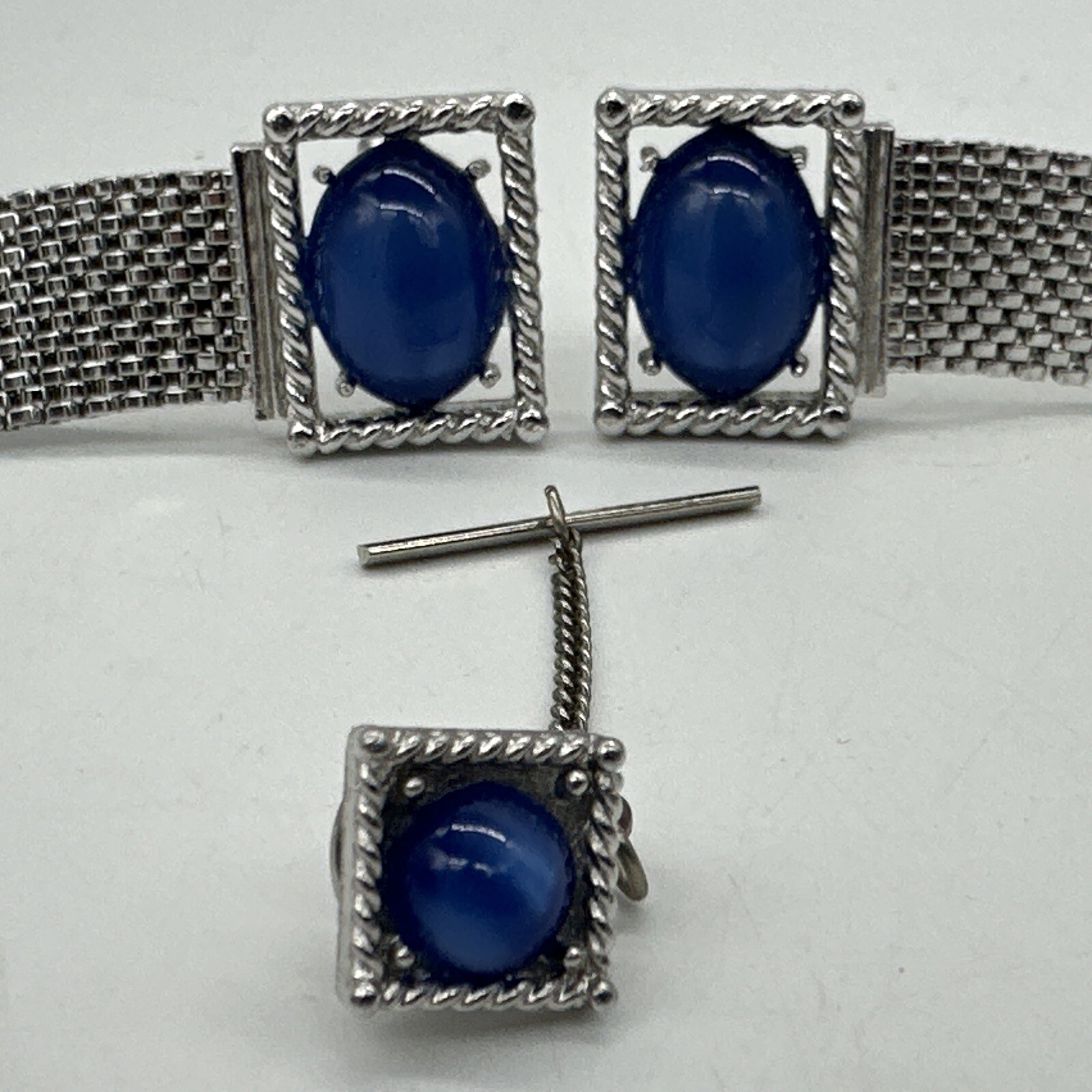 Vtg SWANK SilverTone Cuff Links & Tie Clip Blue Cabochon Stones Wrap around Mesh