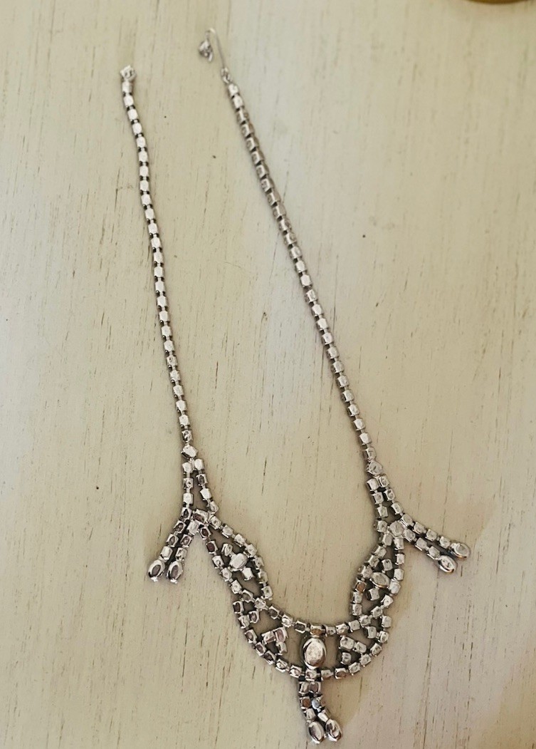 Vintage Weiss Unsigned Light Ice Blue Crystal Silver Chandelier Collar Necklace