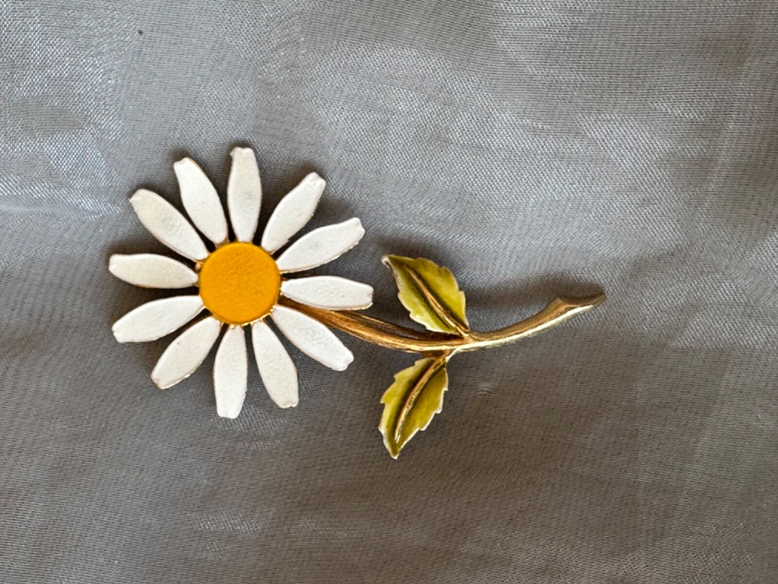 VINTAGE Daisy Brooch Accessocraft Retro Enamel Flower Pin Groovy Hippie Jewelry