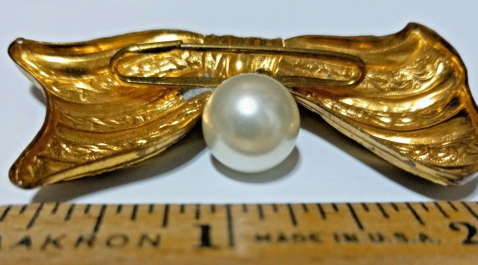 ANTIQUE BOW BROOCH SAFETY PIN CLASP GOLD IN COLOR WITH FAUX PEARL DANGLE VINTAGE
