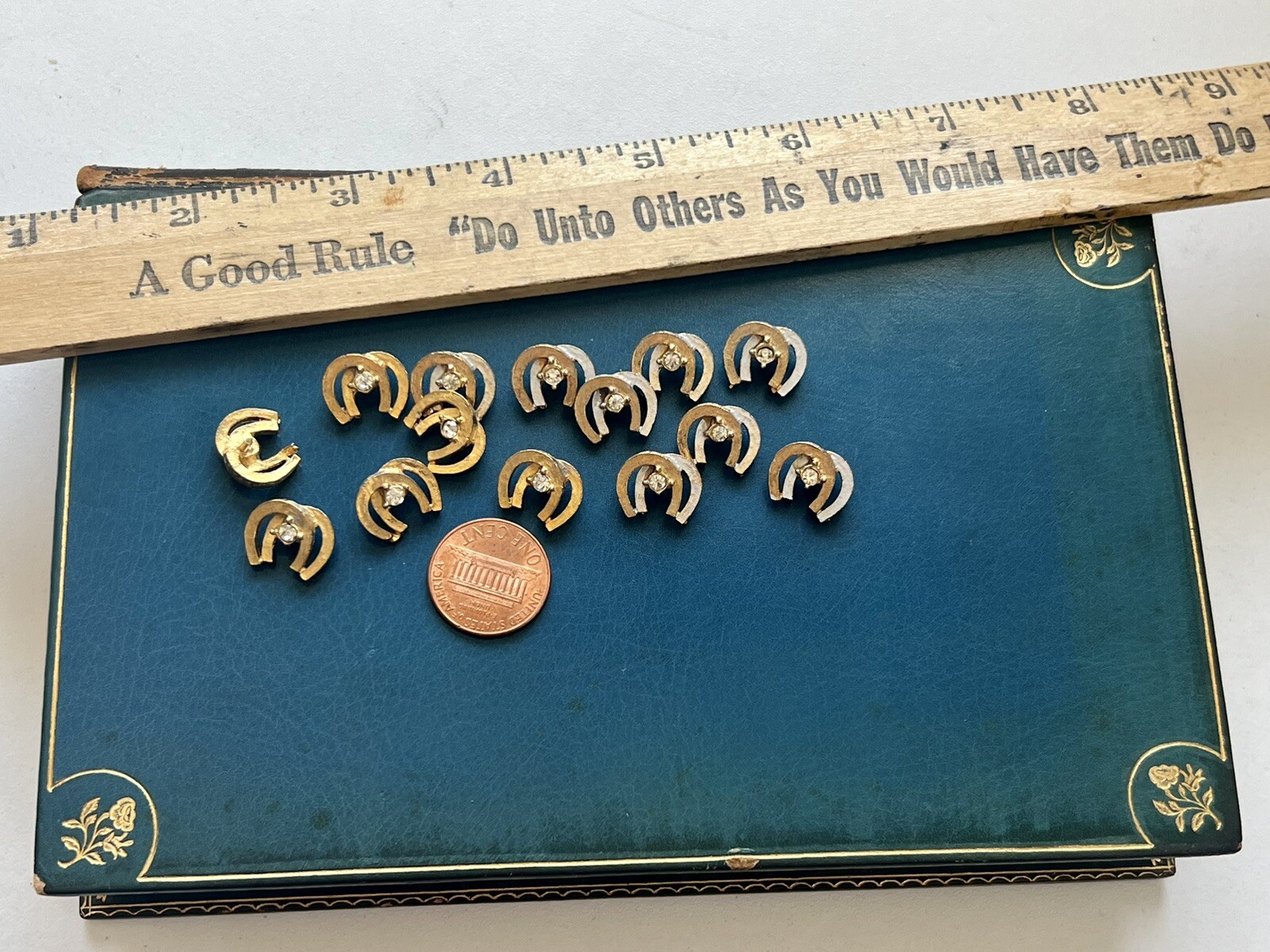 14 Vintage Gold & Silver Metal Horseshoe Good Luck Cutouts Jewelry Making Lot￼