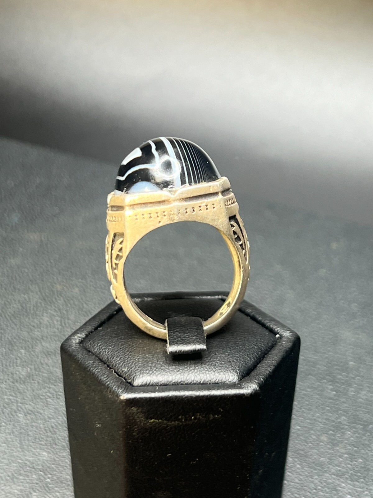 Old Natural Handmade Black & White Agate Silver Ring, Weight 24.54 gr