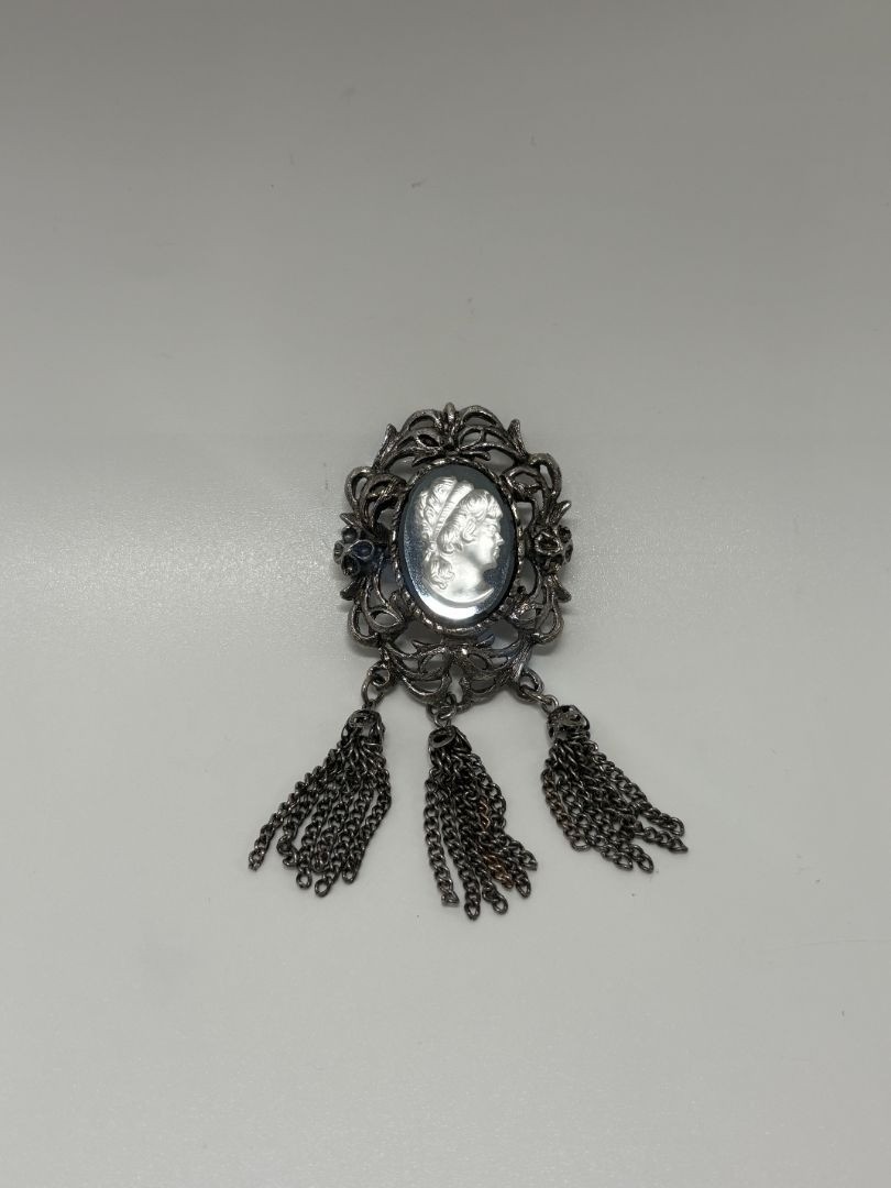 Vintage 1970s Cameo Silver Pewter Tone Scroll Openwork Triple Chain Brooch Pin
