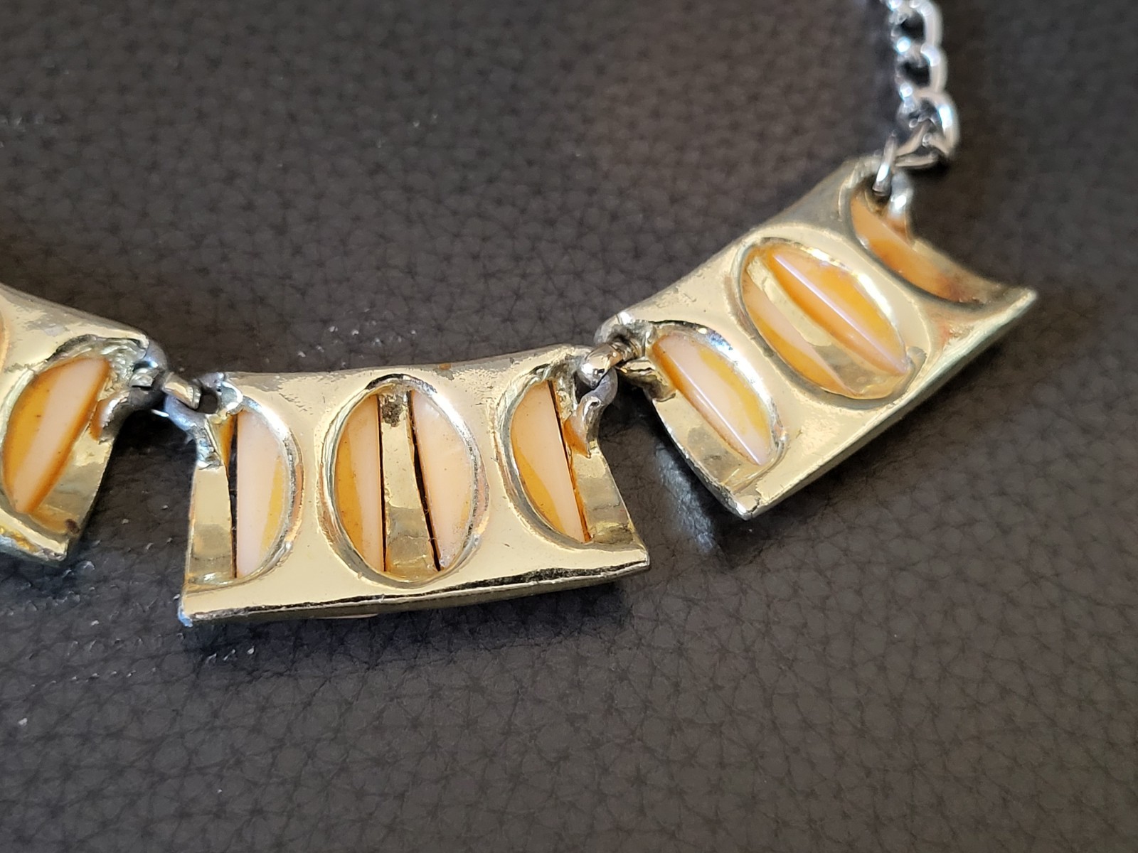 Vintage silver tone Necklace with Peach color stones.