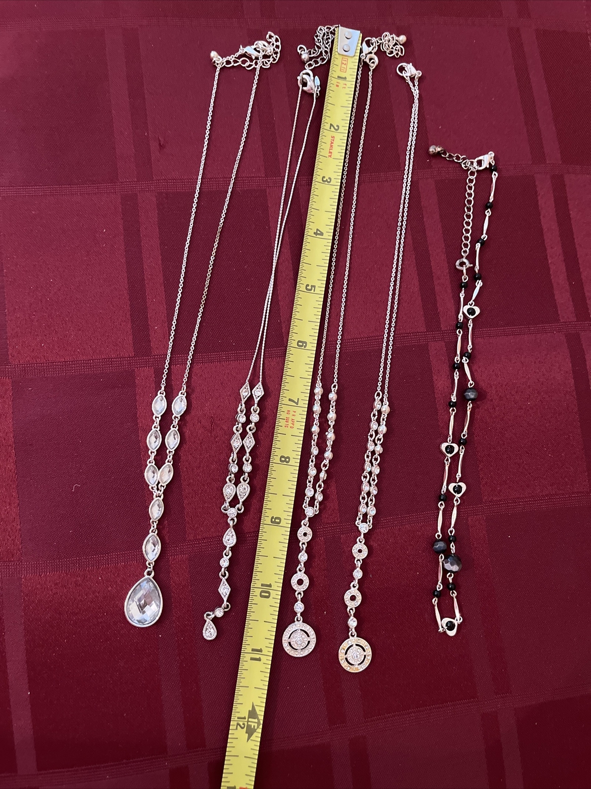 ❤️VTG LOT OF 5 NECKLACES. 2 ARE AVON & OTHERS UNBRANDED. VERY NICE❤️