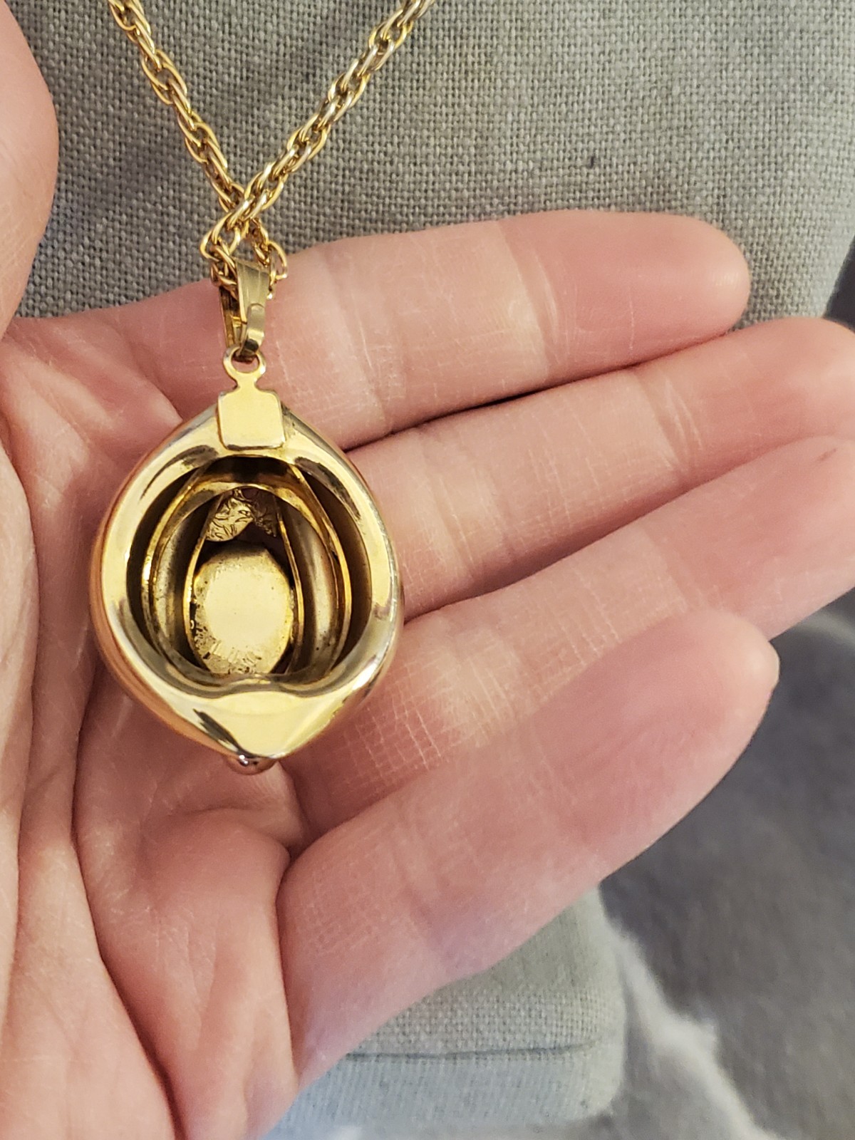 Vintage Glass Cabochon Gold Tone Pendant Necklace Wheat Chain