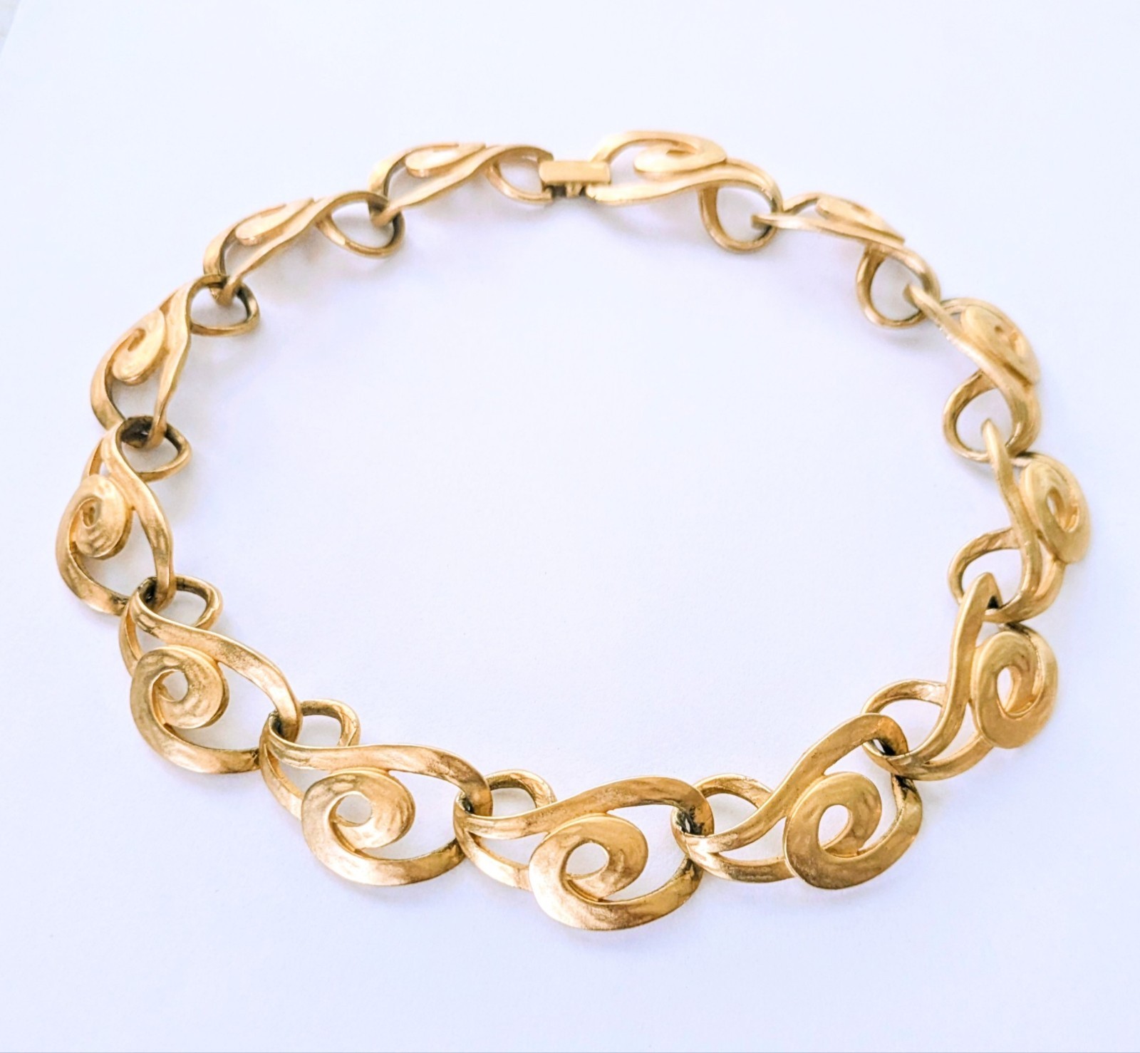 ERWIN PEARL Signed Designer Hammered Matte Gold Plate Swirl Choker Necklace 16″