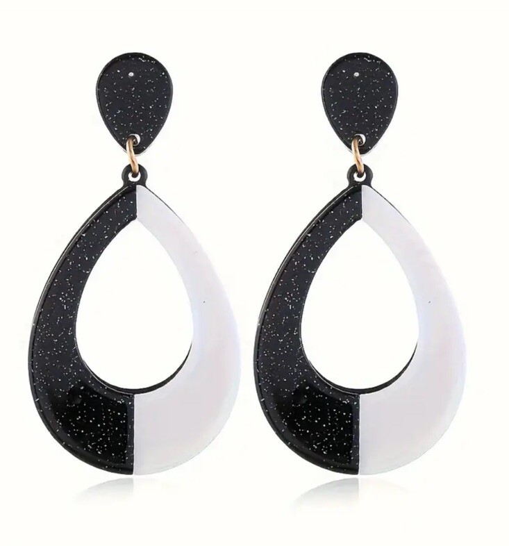 1960’s Mod Inspired Blk/Wht Tear Drop Earrings