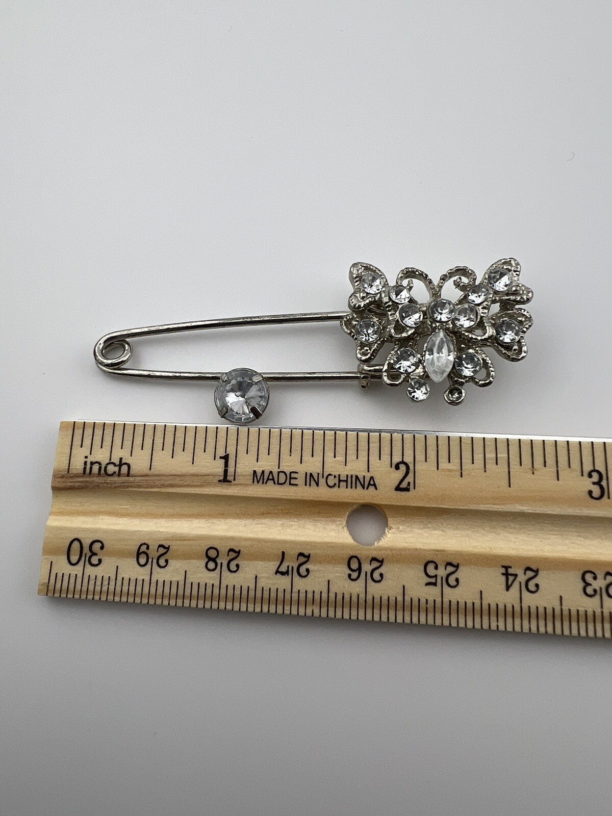 Vintage Pin Brooch Silver Toned With Clear Stones/Beads. Pre-Owned. Safety Clip