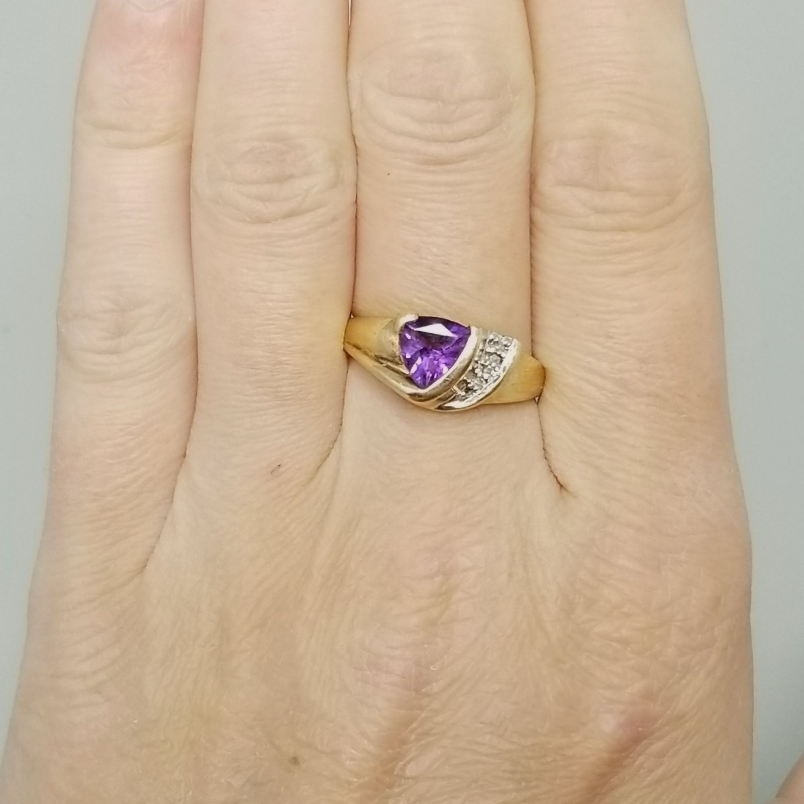 Vintage 10k Purple Amethyst Ring Size 6 1/2 Band Trillion Cut Yellow Gold