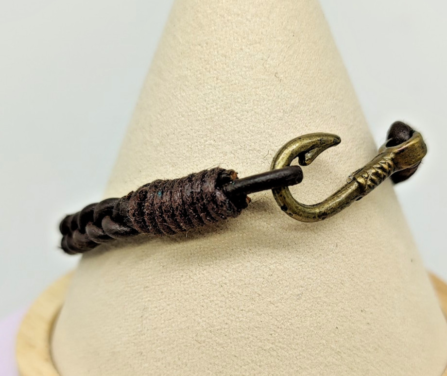 Beautiful Fashion Bracelet Estate Sale Braided Leather Cord Fish Hook Unisex