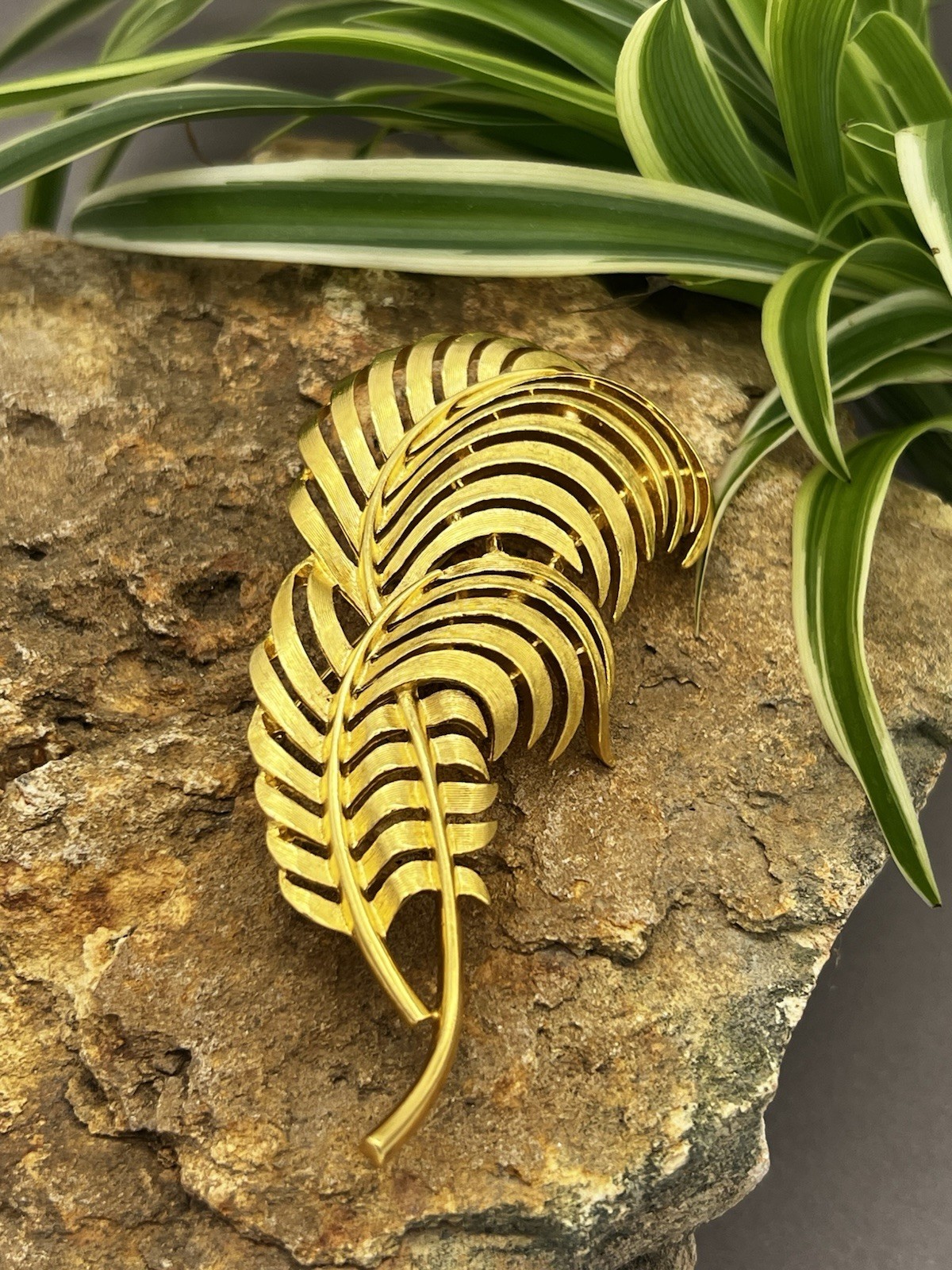 Vintage Trifari Gold Tone Leaf Brooch Openwork Fern Leaf Pin Nature Jewelry