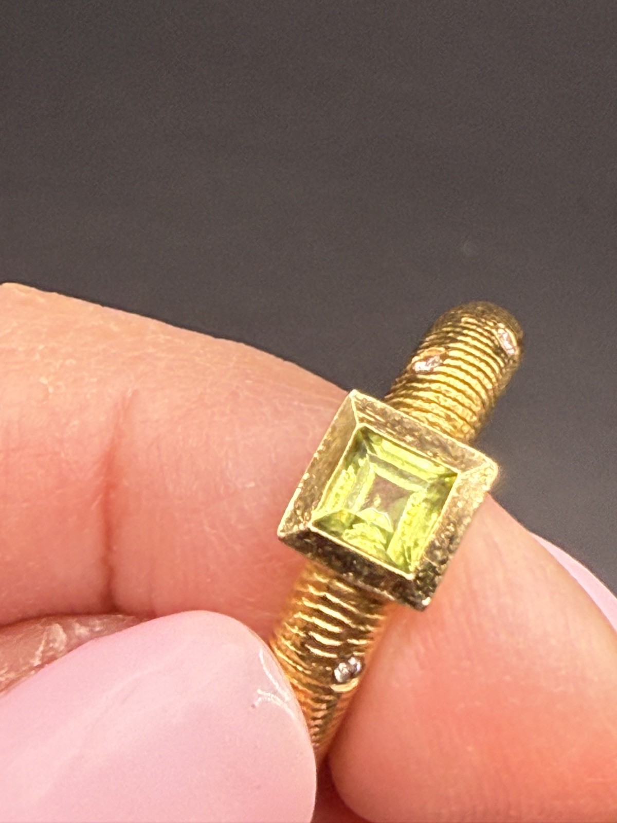 PAUL MORELLI Ring-Band In 18Kt Gold With Diamonds & Vivid Green Peridot Sz. 5.5