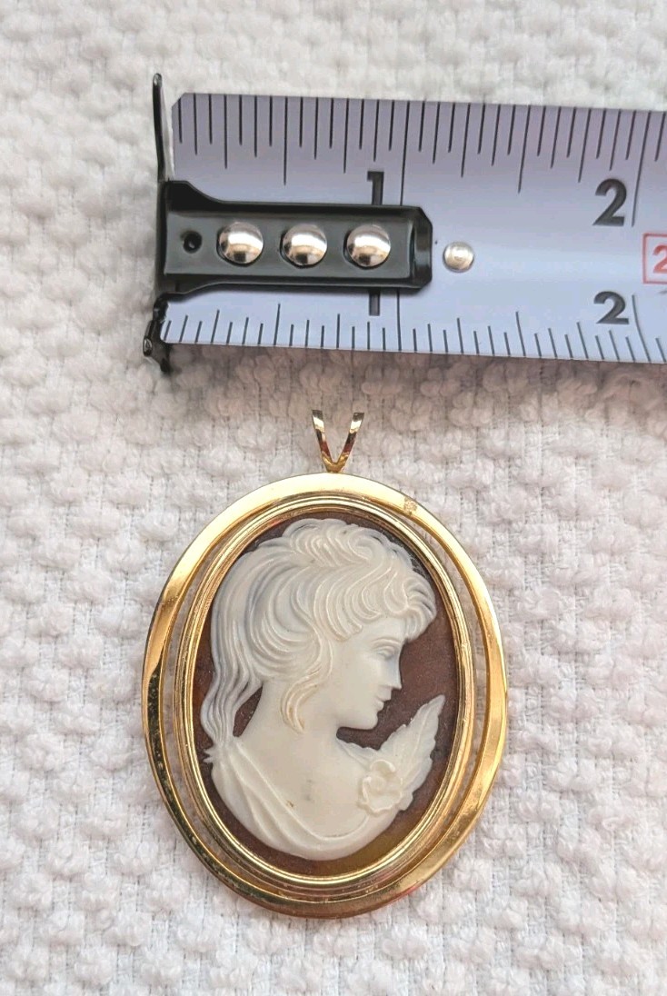 Vintage Cameo Pendant Gold Tone Victorian Style . Not Sure Of The Type Of Stone