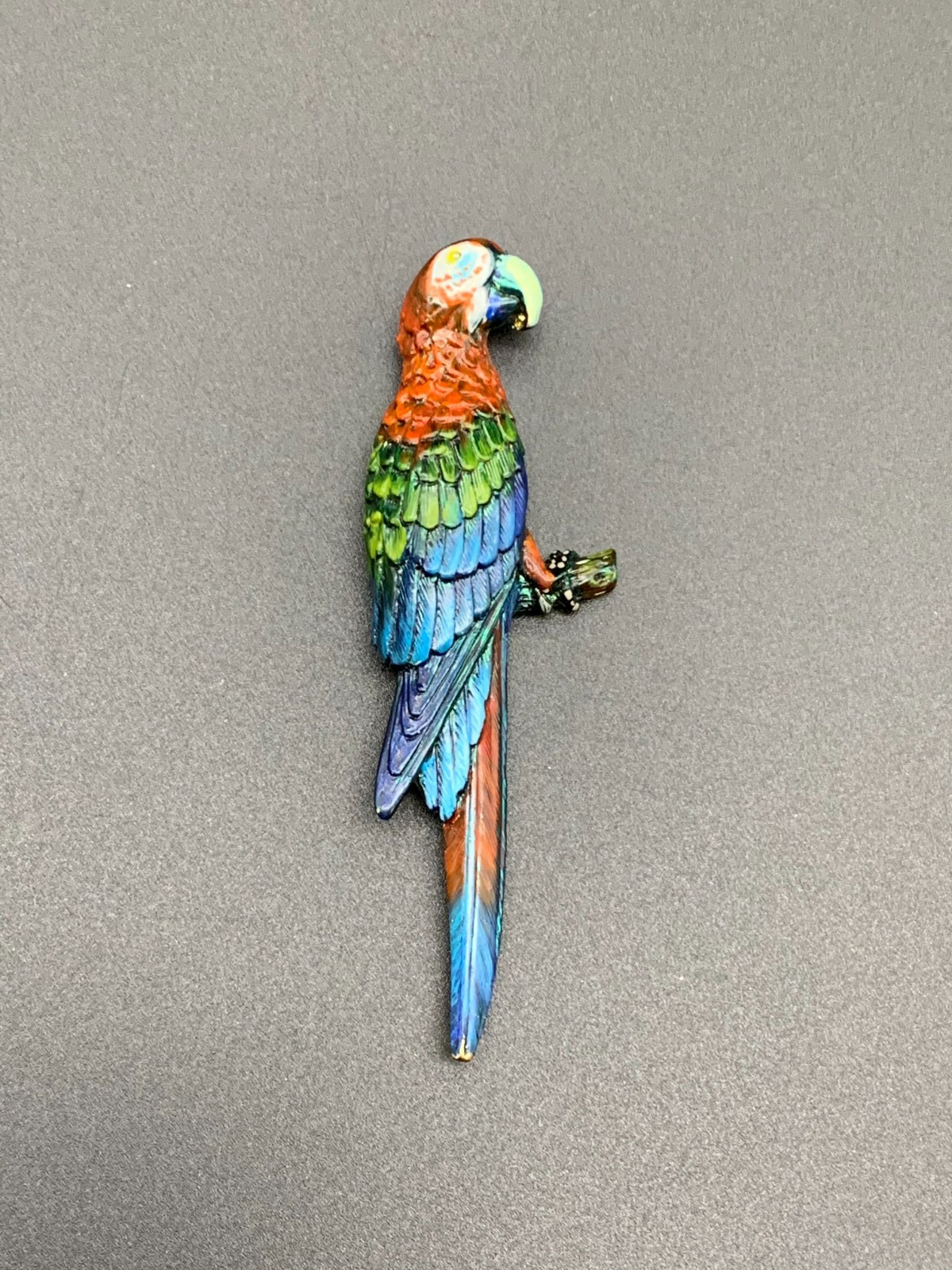 VINTAGE DESIGNER PIN BROOCH BY WEINBERG BIRD PARROT (789)