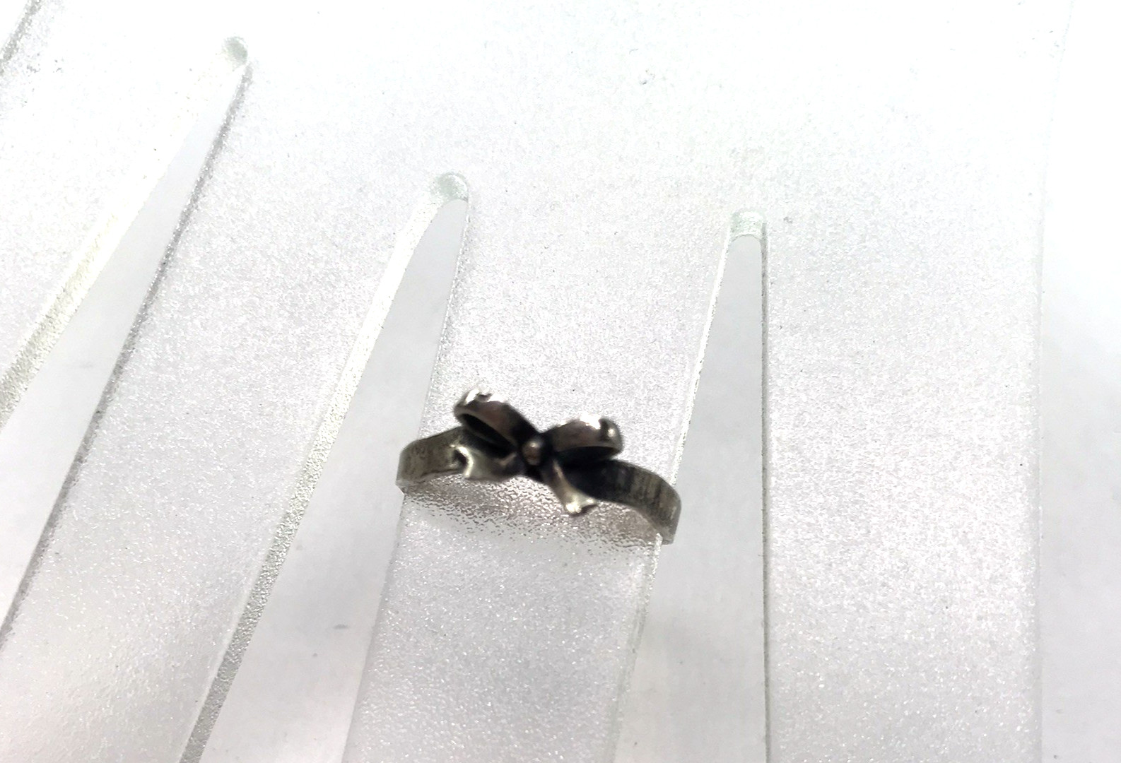 Vintage Sterling Silver Signed 925 CW Thai Silver Bow Ribbon Ring sz 8 Coquette