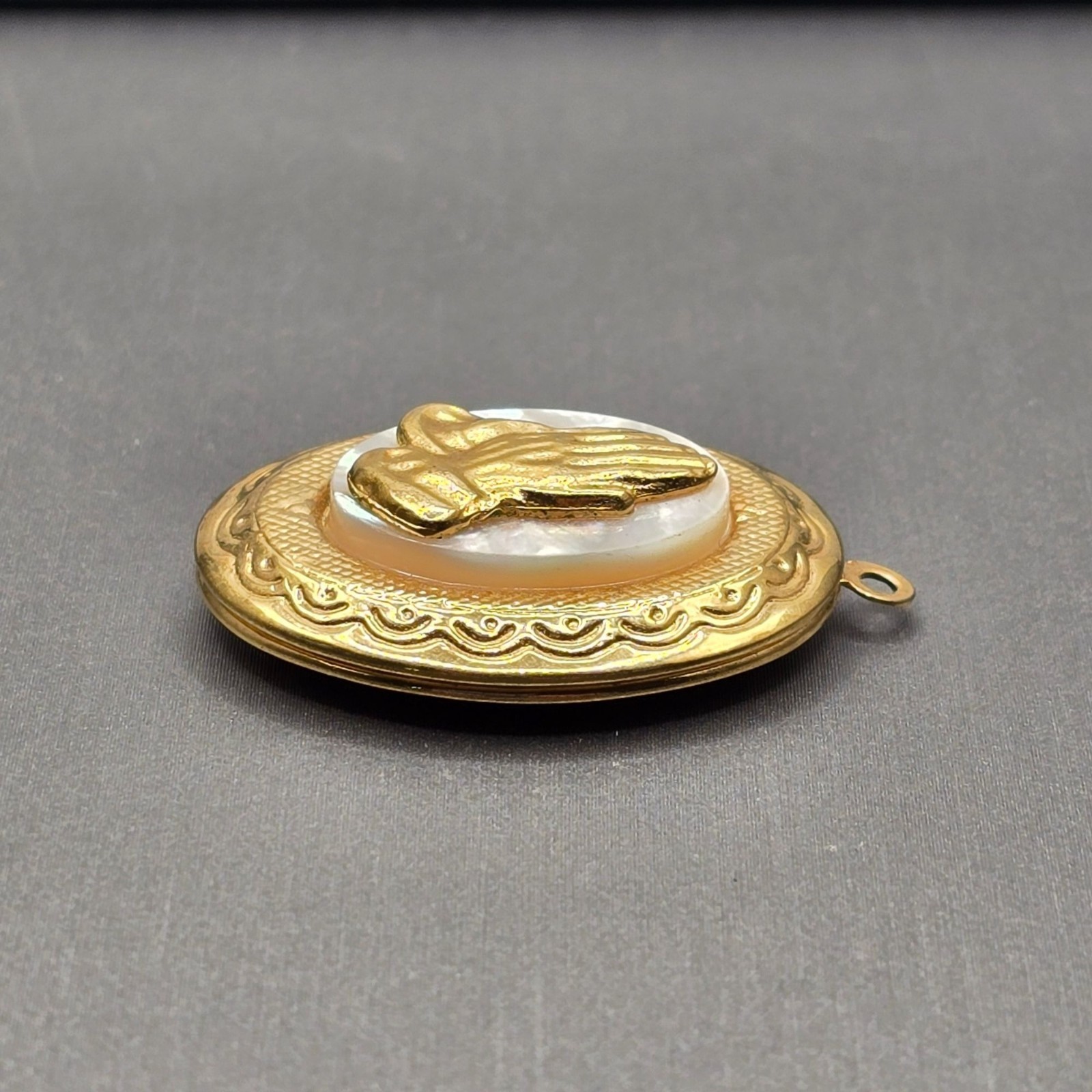 Vintage Mother Of Pearl Praying Hands Locket Gold Scalloped Pendant Oval