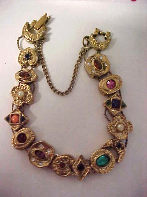 Vintage 60s Unsigned Goldette Victorian Revival Slide Charm Bracelet 7.5″