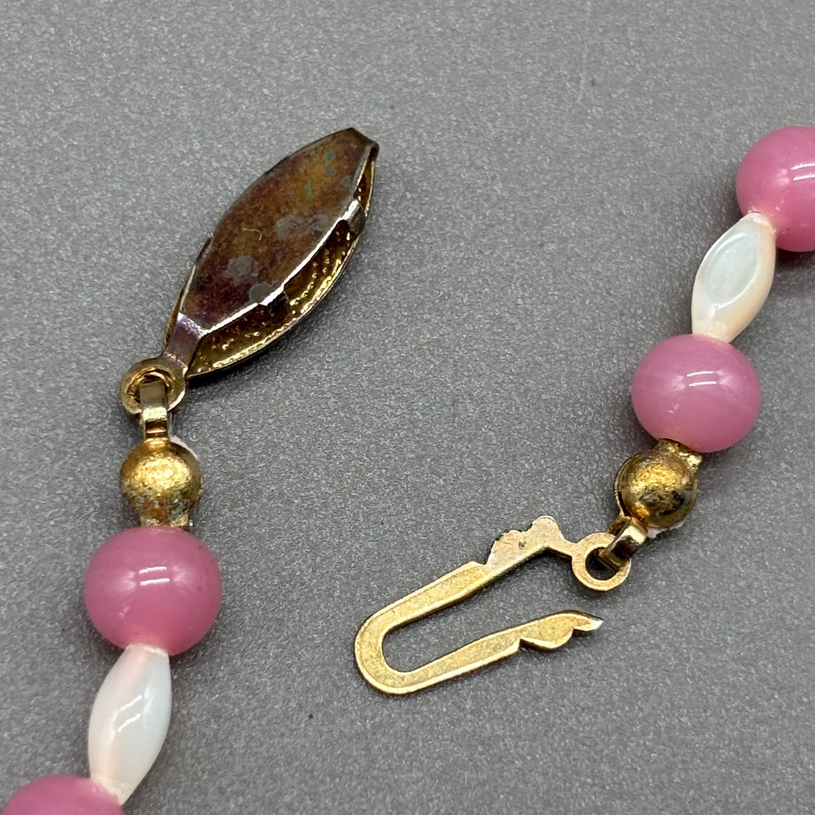 Vintage Mother of Pearl Pink Glass Beaded Necklace Dangle Earrings Set 20″ MCM