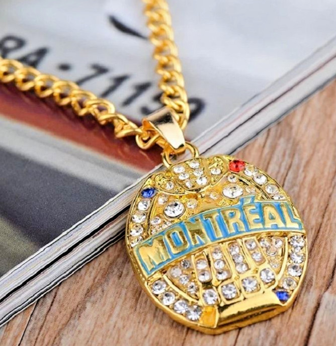 Necklace Montreal A. Football Charm Souvenir Medal Pendant + Chain 45 cm