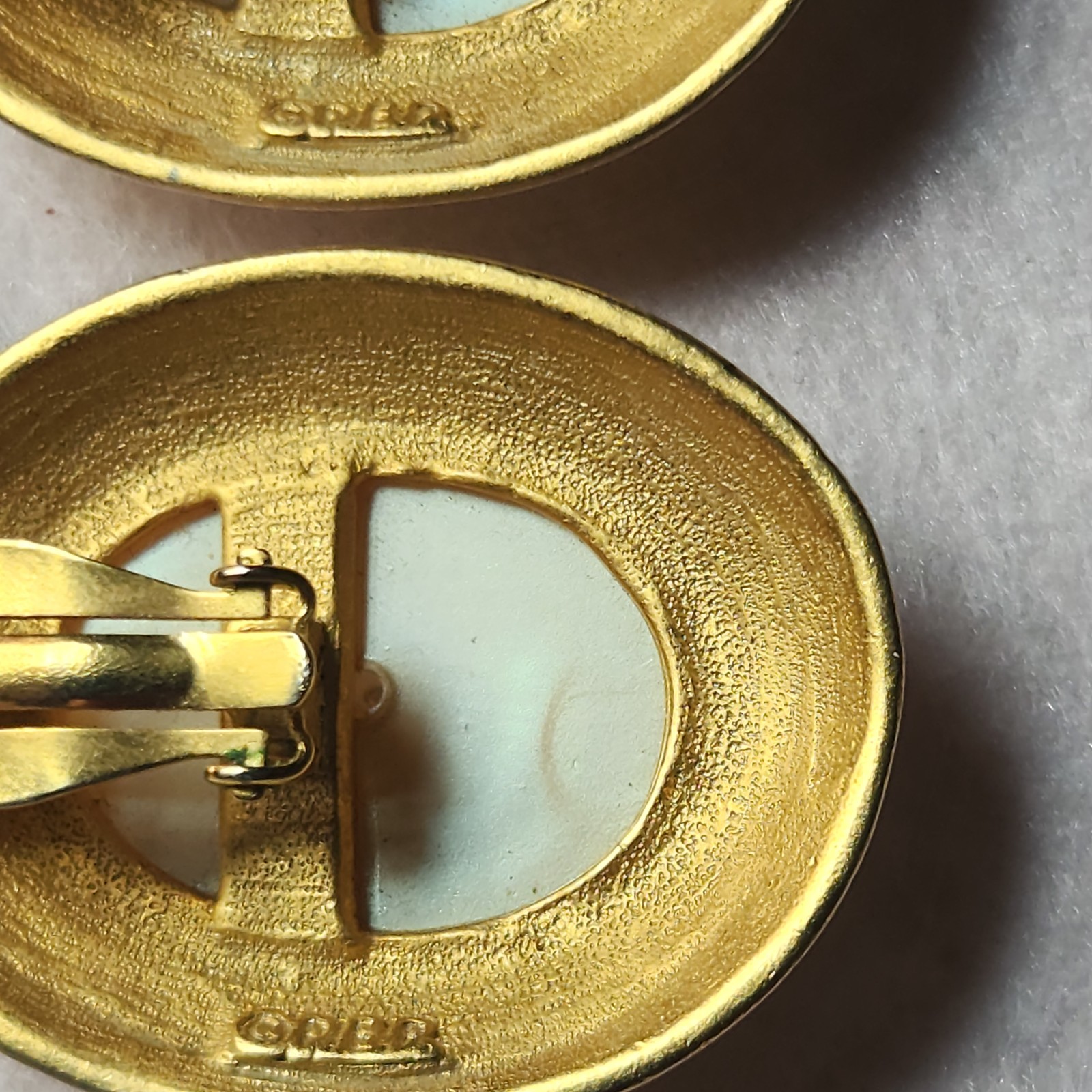 Vintage P.E.P. Signed Gold Tone Oval Faux Pearl Cabochon Clip-On Earrings 80s