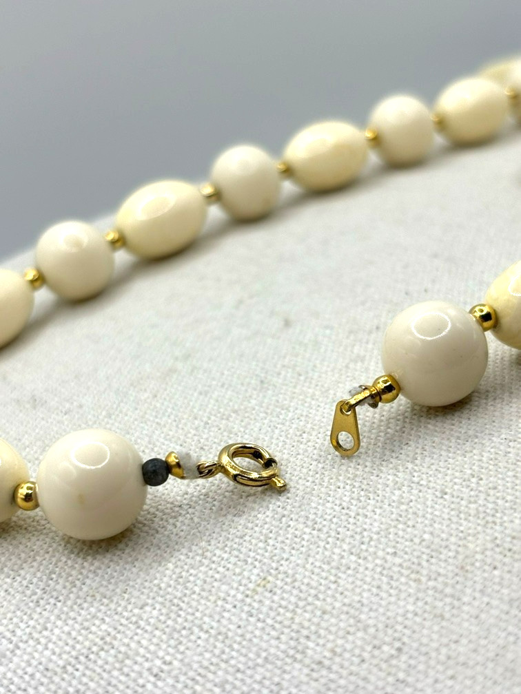 Vintage Ivory Marbled Cream And Gold Beaded Diamond Shaped Slab Pendant Necklace