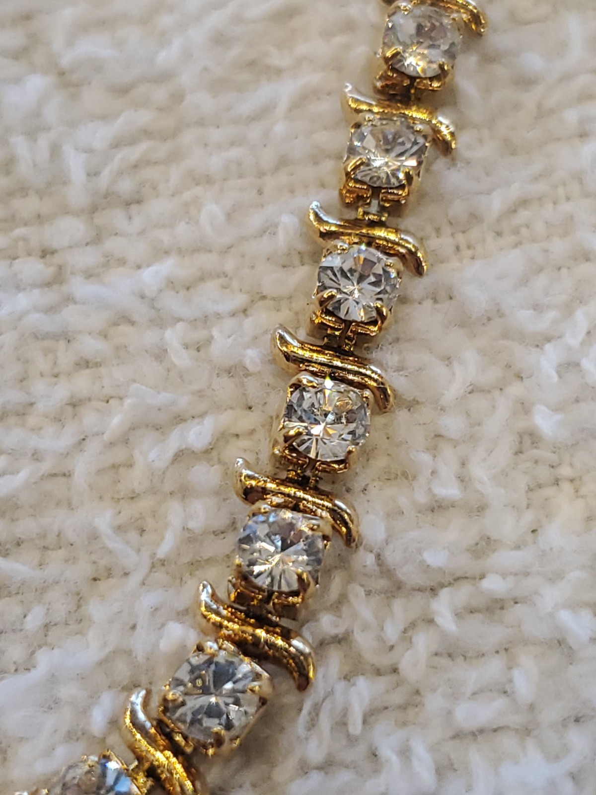 VTG Classic Tennis Bracelet Gold Tone Cubic Zirconia 8-1/2 Inch w/Safety Clasps