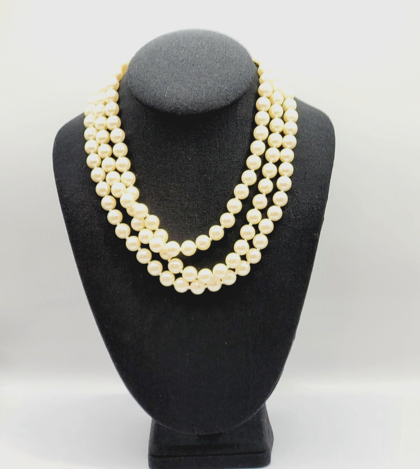 Triple Strand Faux Pearl Hand Knot Gold Tone Clam Shell Charm Clasp Vtg Necklace