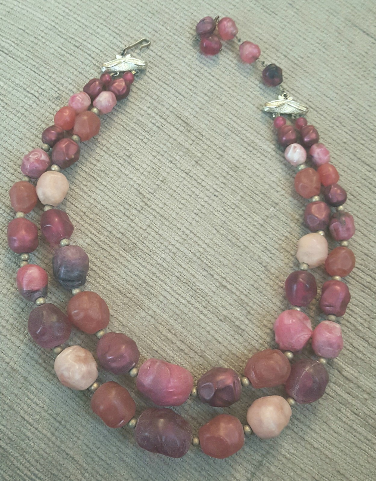 VINTAGE STUNNING CORO GOLD TONE 2 STRAND PINKS PURPLES LUCITE NECKLACE ~ SIGNED