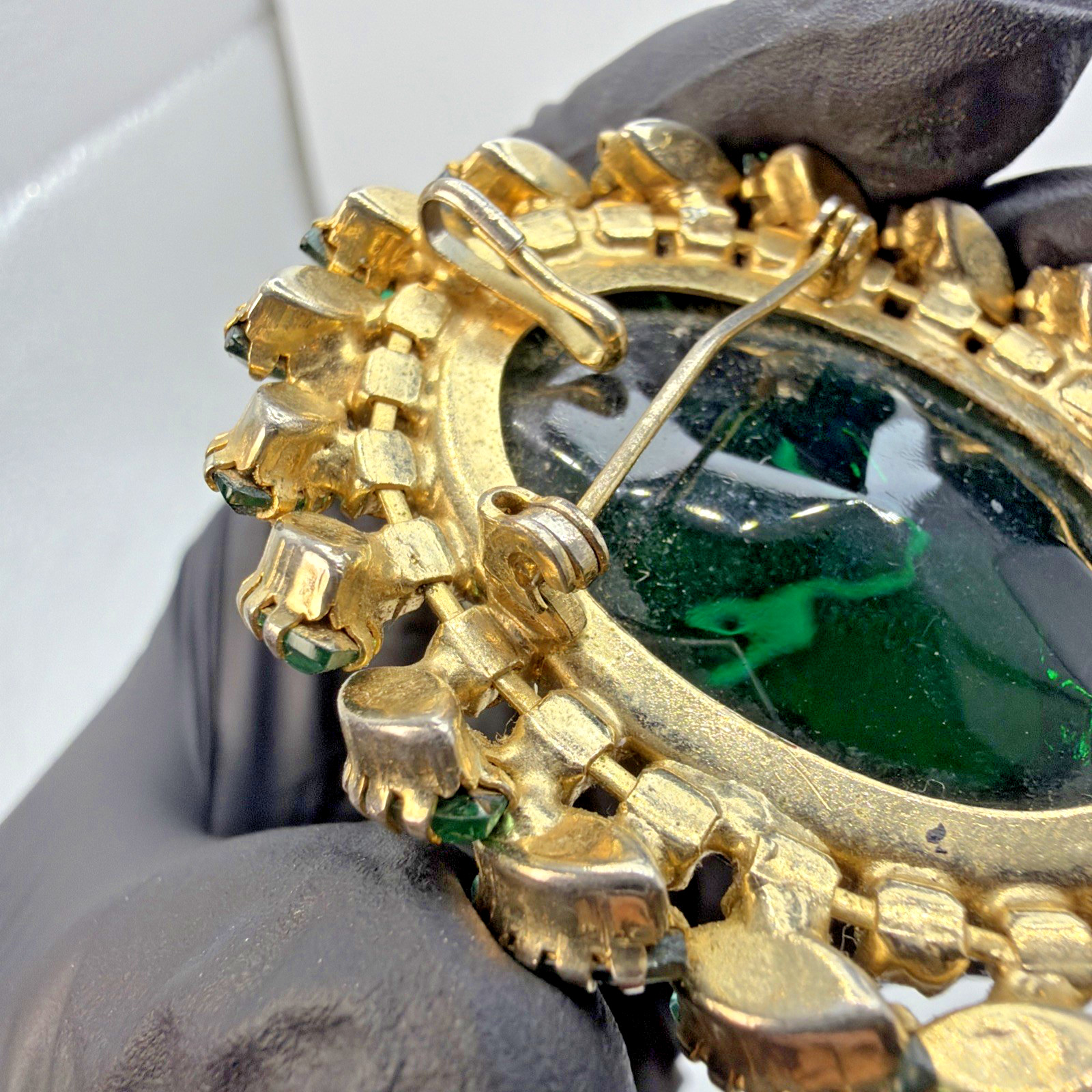 Vintage Gold Toned Austria Emerald Crystal Brooch Pendant