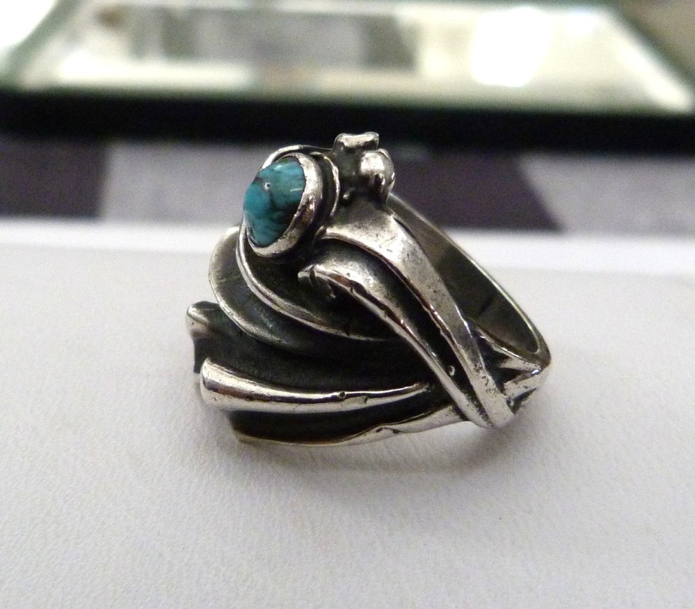 STERLING SILVER MODERN BRUTALIST RIBBON STYLE TURQUOISE GEMSTONE RING SIZE 5