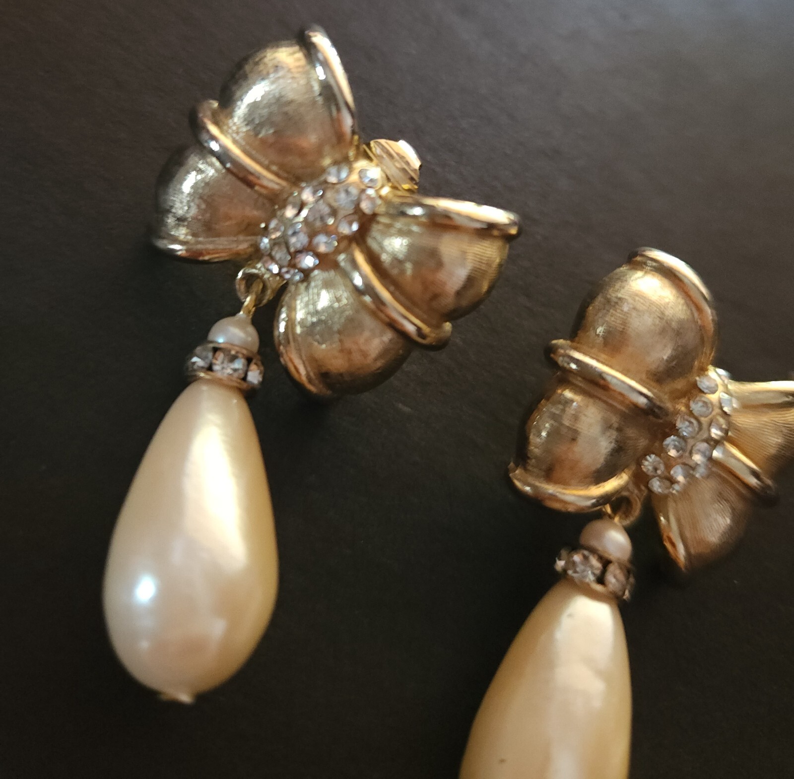 Vtg Gold Toned Gay Boyer Faux Pearl Clip On bow Earrings Signed