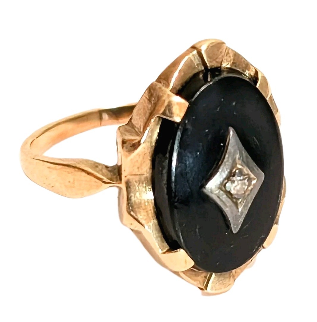 Vintage 10k Gold Black Onyx Ring W/ Diamond Chip Center 2.7g Size 5.25 – 5.5