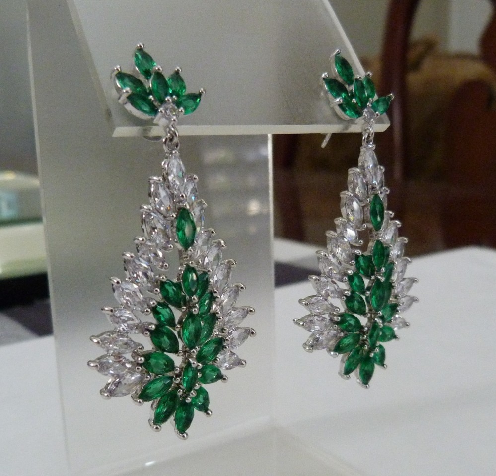 2 3/8″ LONG SPARKLING FACETED REAL LOOK GREEN & CRYSTAL DANGLE DROP EARRINGS
