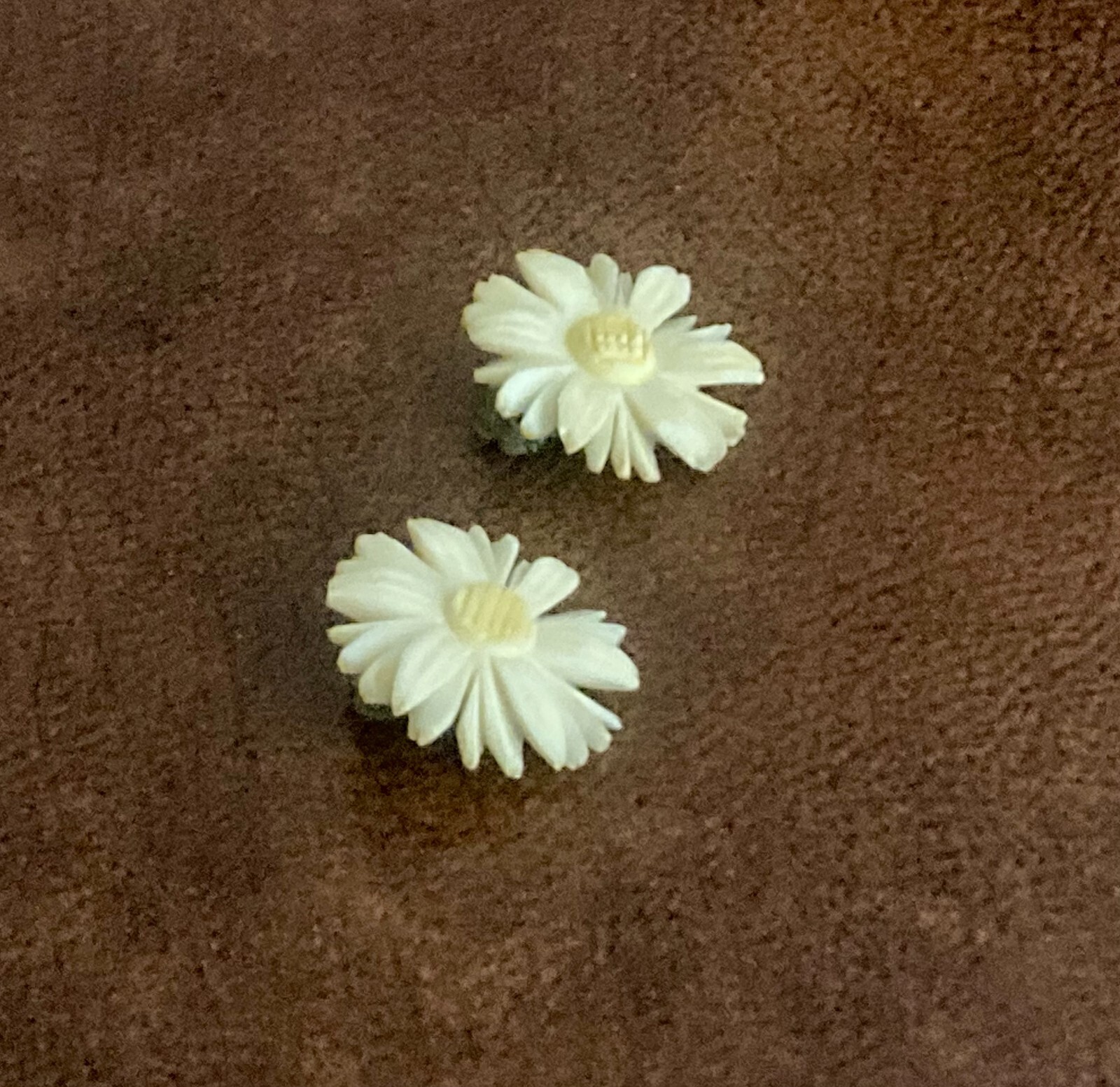Vintage Daisy Flower Earrings Clip On White Yellow Retro Floral Jewelry