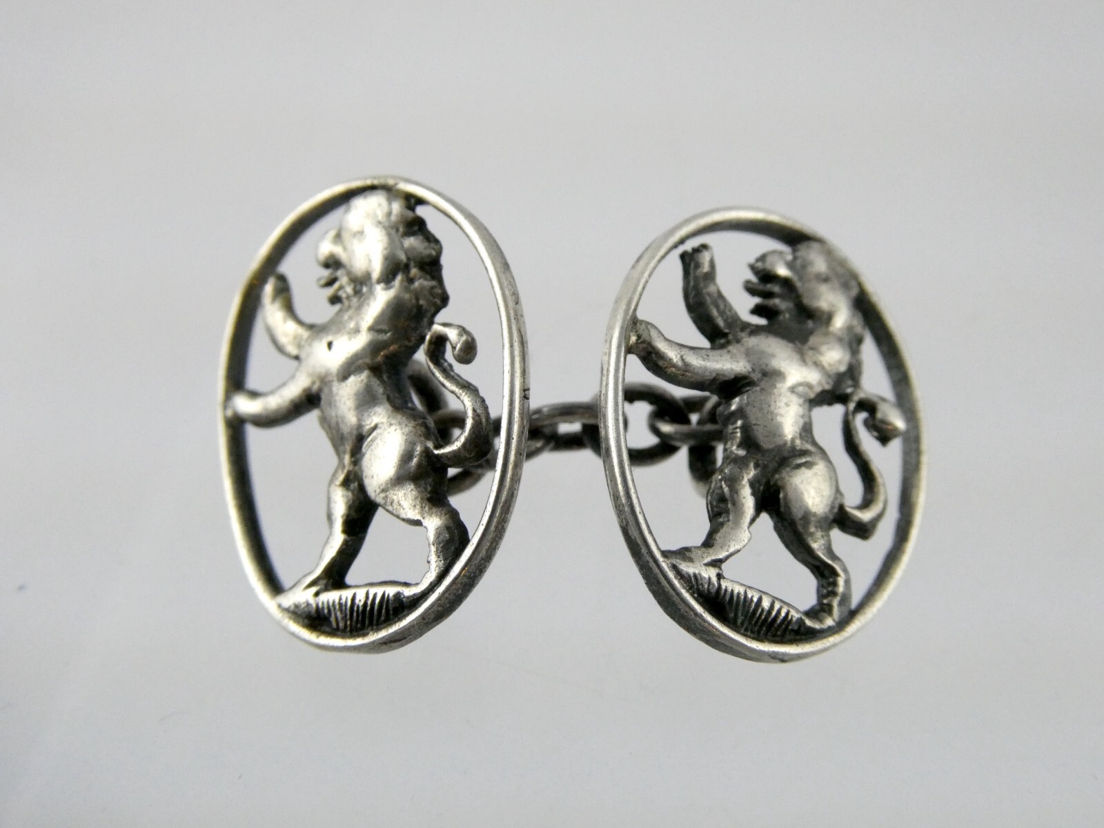 Vintage SINGLE Unmarked Sterling Silver Lion Rampant Cufflink 3.3g 5/8 In Front