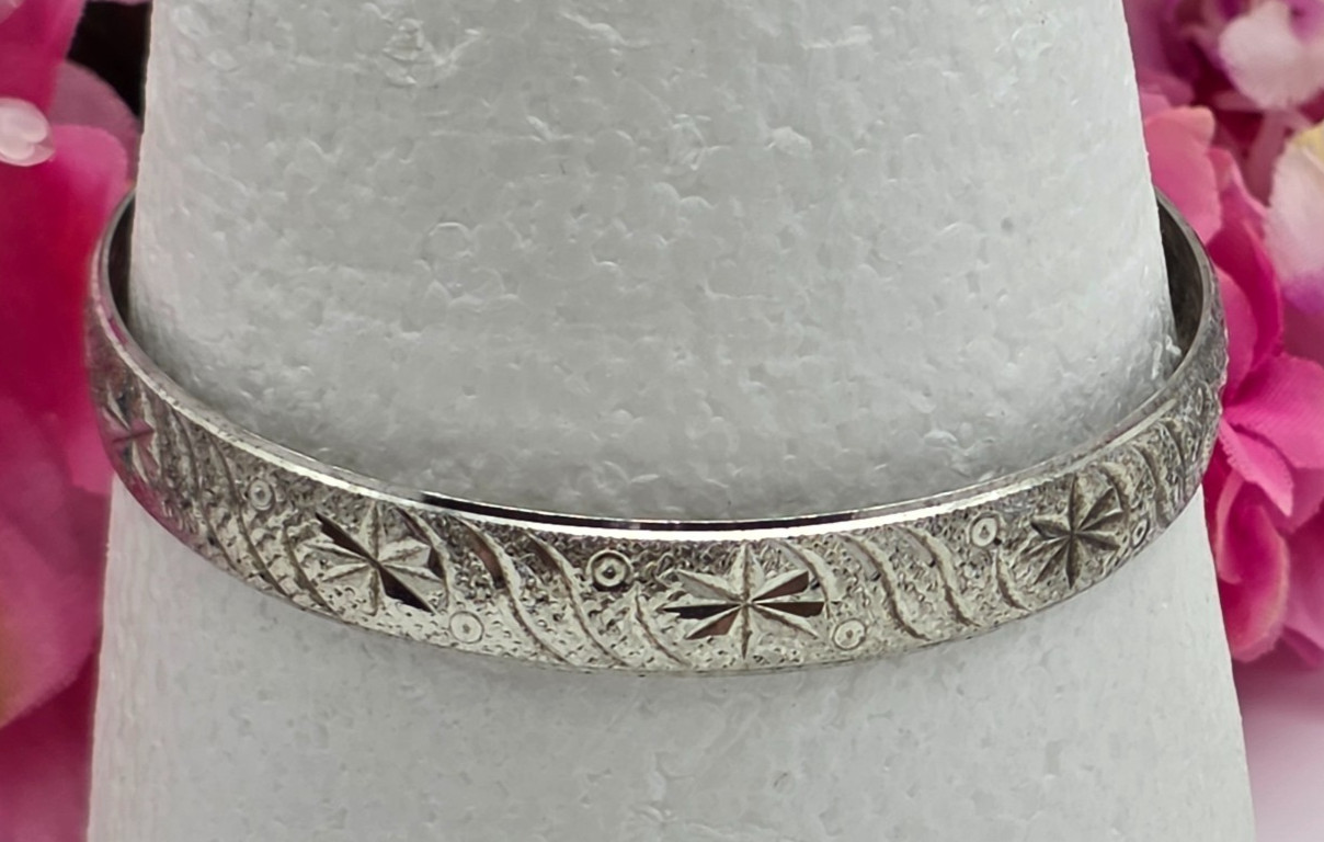 Vintage Aluminum Diamond Cut Bangle Bracelet 7.75” 9.6mm Wide Etched Star