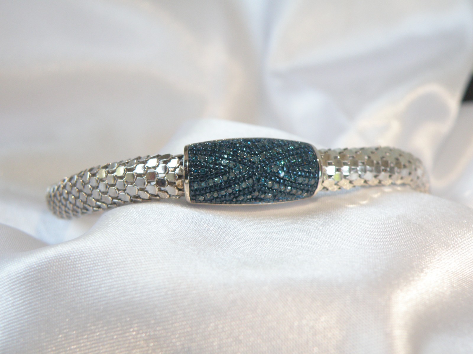 Sterling Silver 925 Natural Irradiated Blue Diamond Mesh Popcorn Bracelet 7″