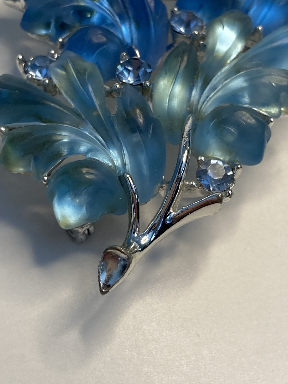 Vintage LISNER Blue Molded Jelly Lucite Leaves Brooch