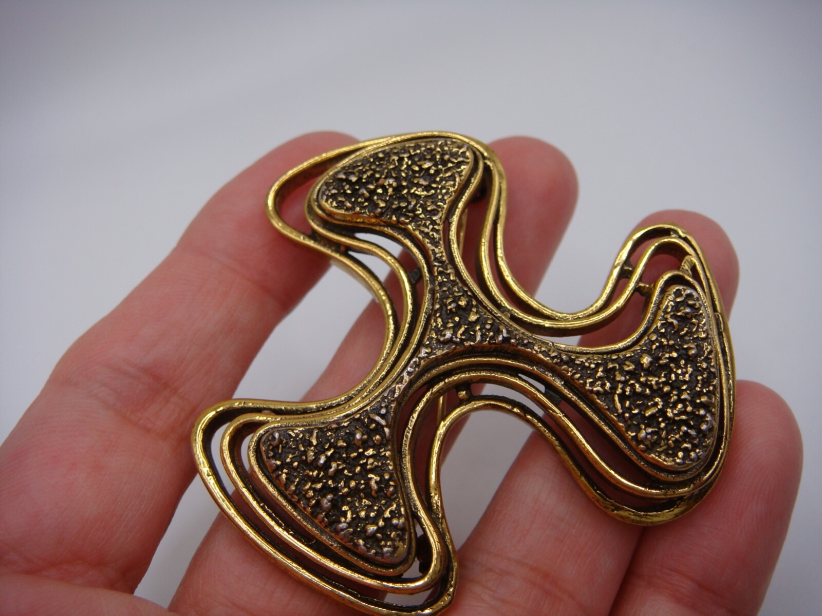 VINTAGE SIGNED ZENTALL GOLD TONE ABSTRACT PIN BROOCH ESTATE