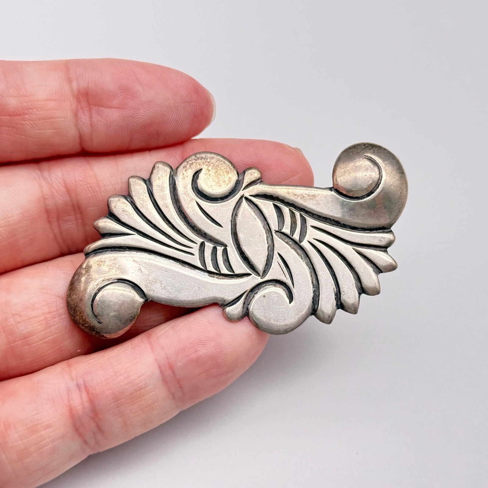 Vintage Art Nouveau Floral Scroll Taxco 980 Sterling Silver Brooch Pin