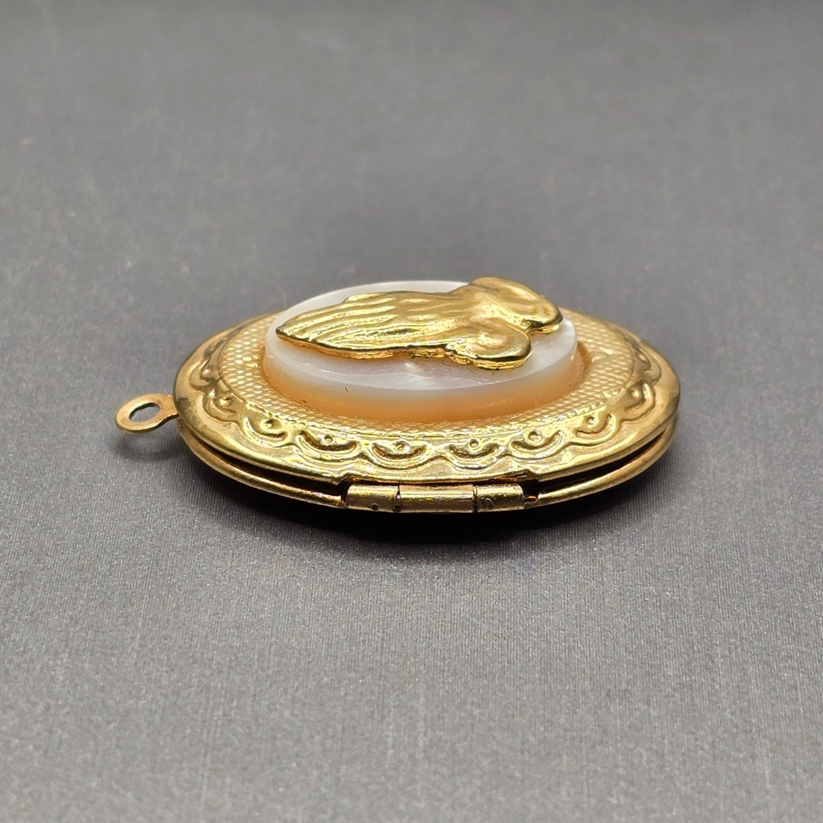Vintage Mother Of Pearl Praying Hands Locket Gold Scalloped Pendant Oval