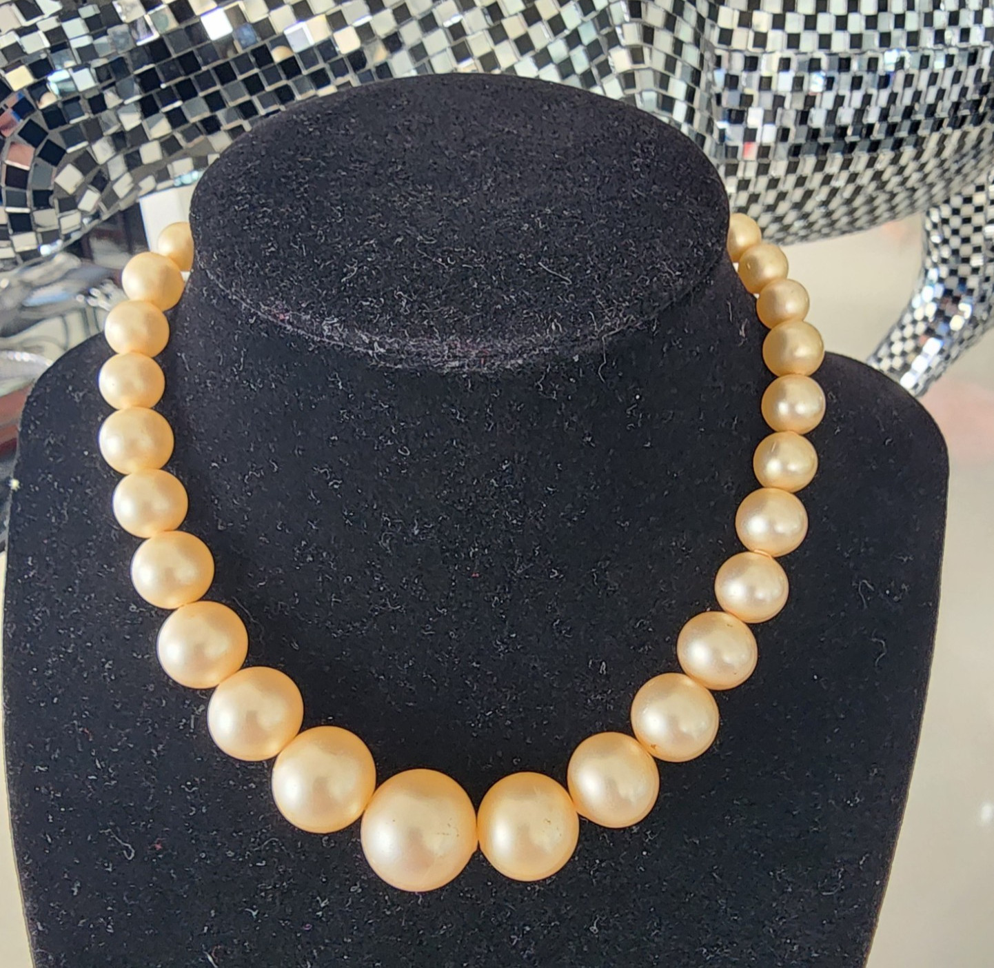 Vintage 16″ Graduated 1.5 cm – 1 cm Ivory Faux Pearl Choker Necklace – Jewelry
