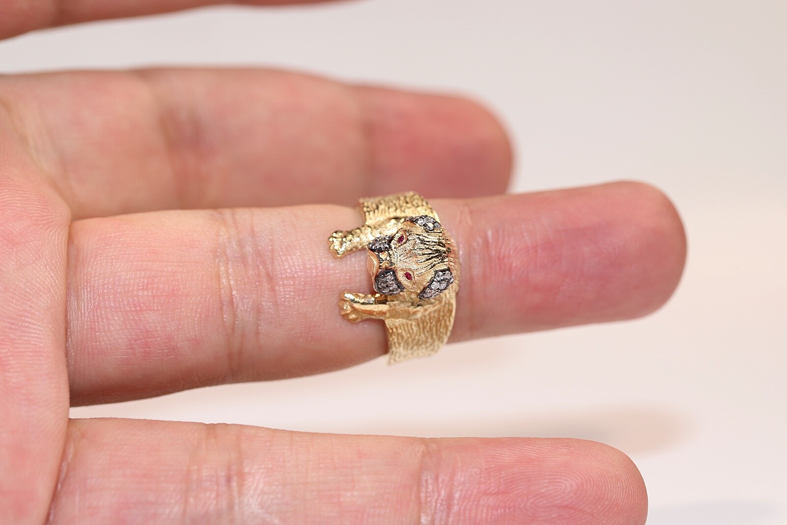 New Made 14k Gold Natural Diamond And Ruby Decorated Dog Ring