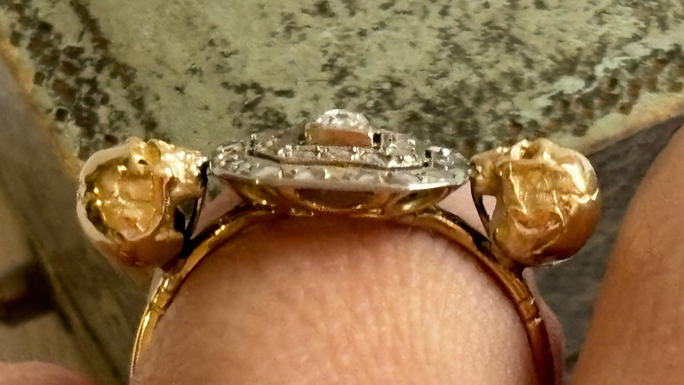 Ant. Victorian Memento Mori Skulls Solid Gold 18k Rose cut Diamonds Ring