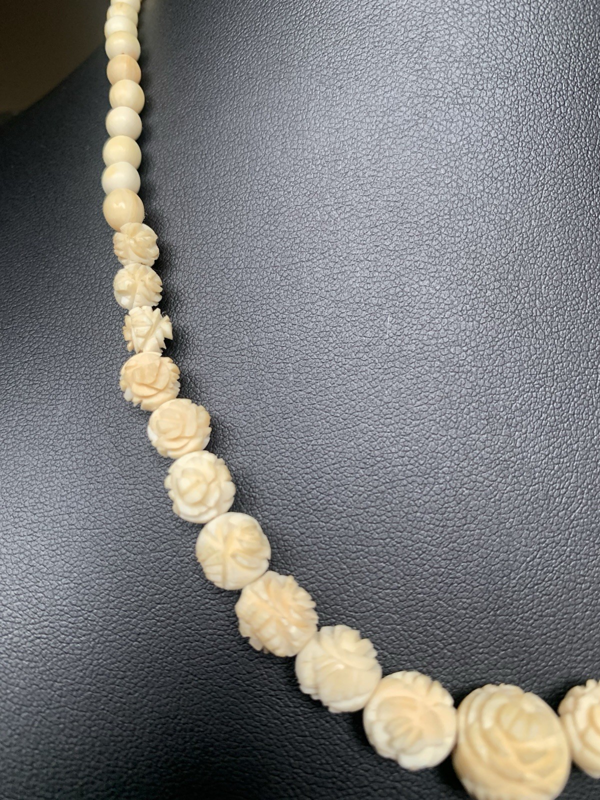 Vintage Hand Carved Rose Necklace – Graduated Floral Beads 1930s–1950s 18”