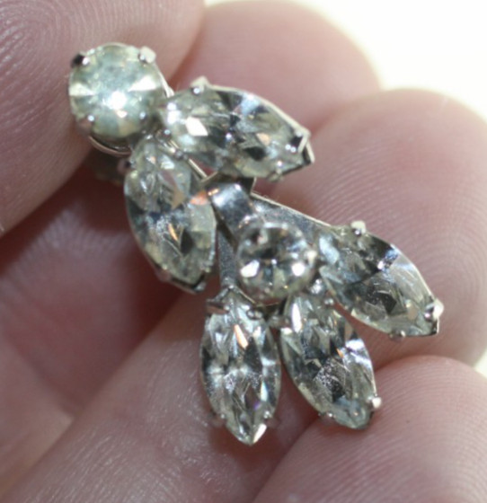 Vintage Krementz Silver Tone Clear rhinestone drop dangle screw back earrings