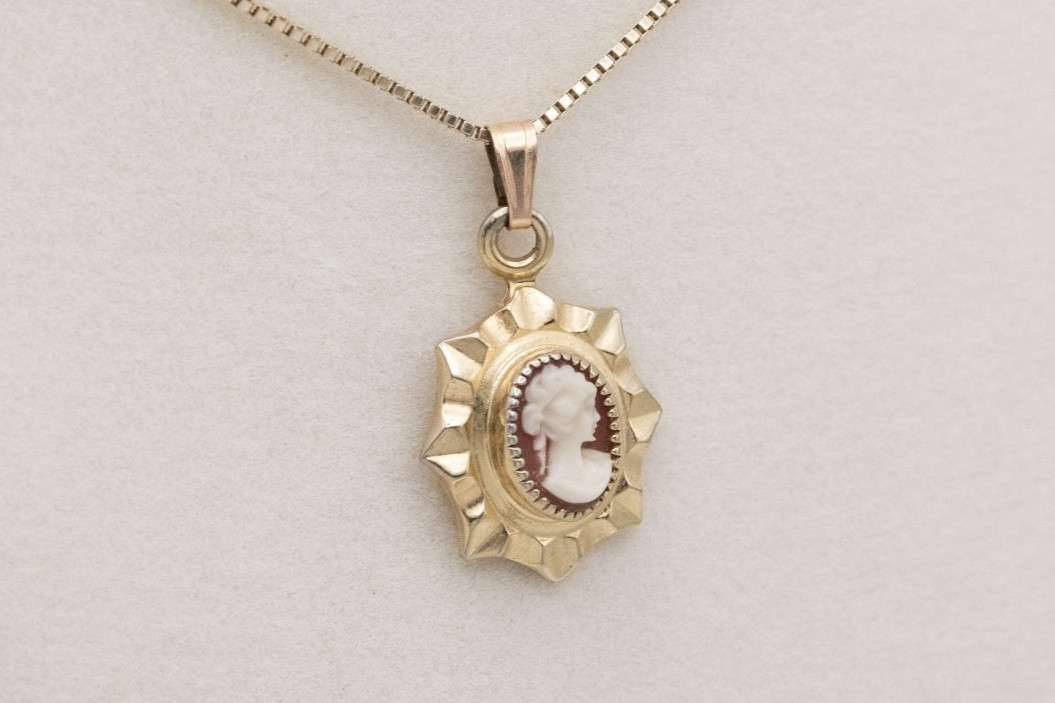 Vintage 14K Gold Filled Oval Shell Cameo Pendant Only Scalloped Starburst Frame